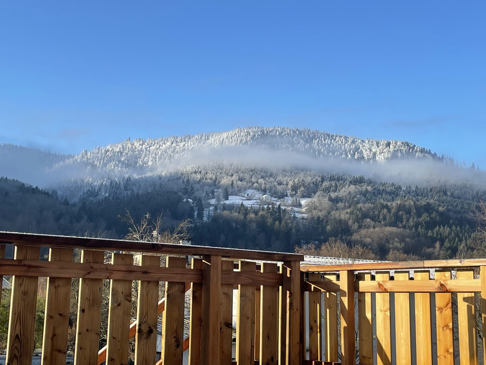 vue depuis la terrasse du gite les trésanes